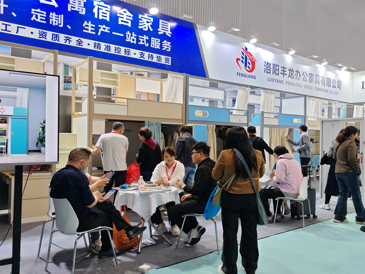 2025年豐龍家具閃耀廣州展--深耕宿舍家具，布局全球市場(chǎng)