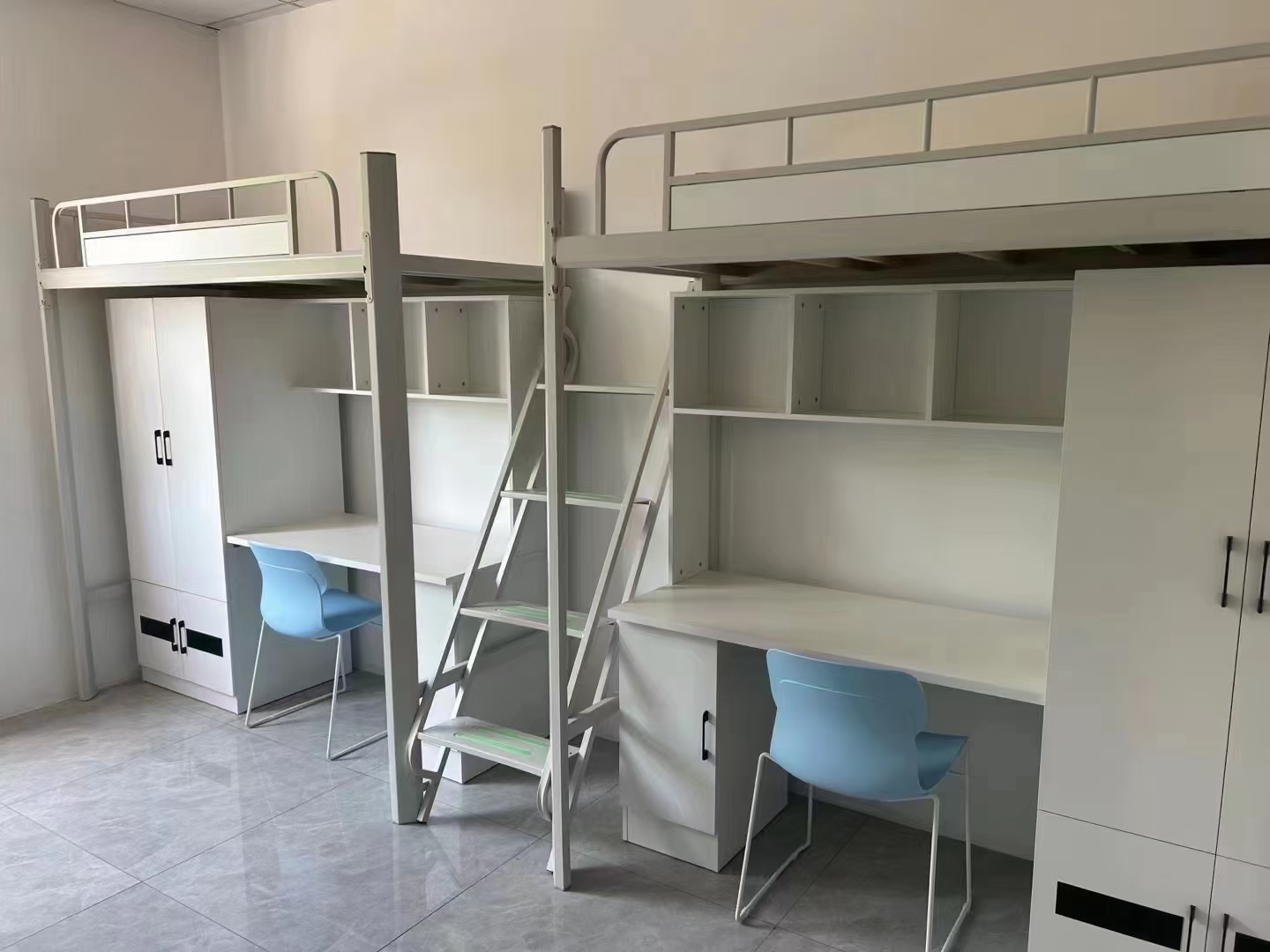 學生宿舍鐵床新寵，空間利用高手，省地又實用！